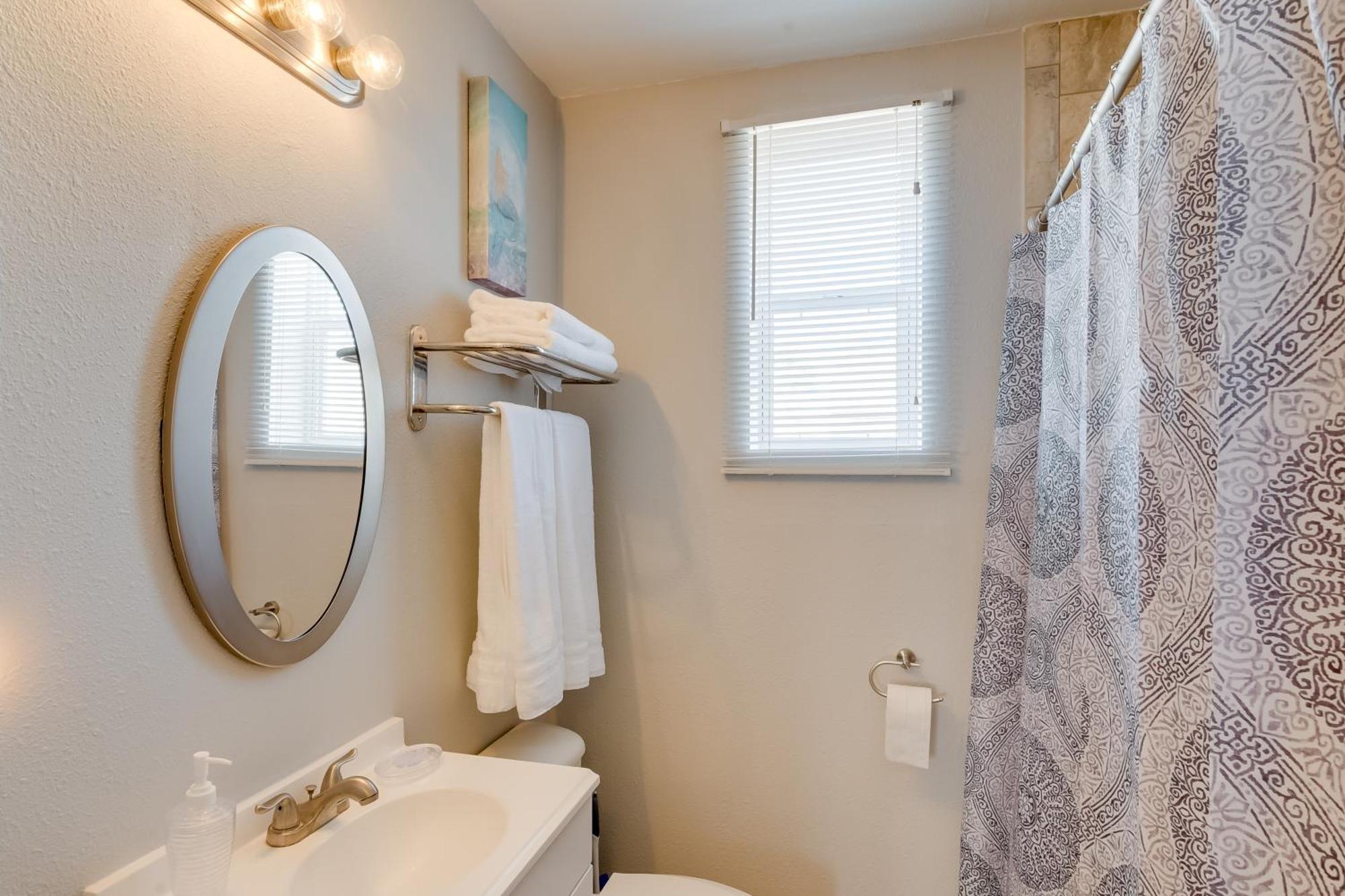 Beautiful Galveston Apt With Deck Less Than 3 Mi To Dtwn! Kültér fotó