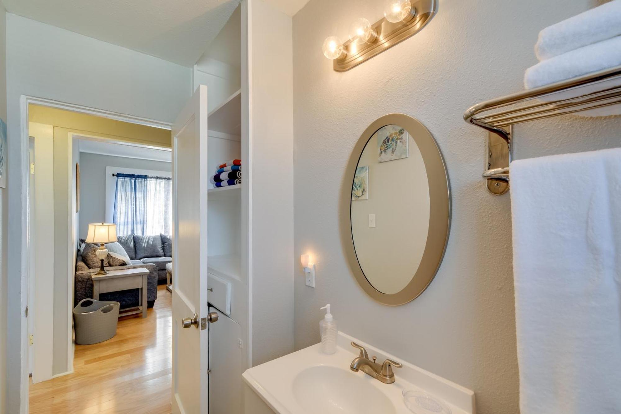 Beautiful Galveston Apt With Deck Less Than 3 Mi To Dtwn! Kültér fotó