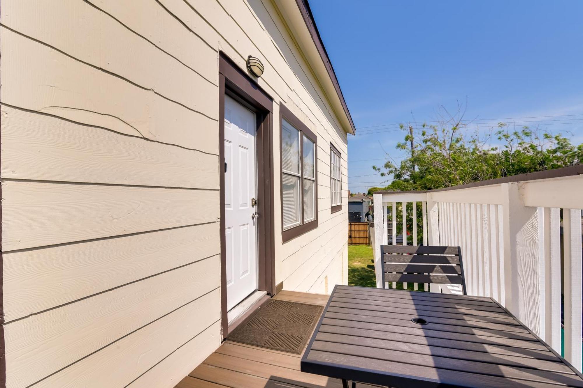 Beautiful Galveston Apt With Deck Less Than 3 Mi To Dtwn! Kültér fotó
