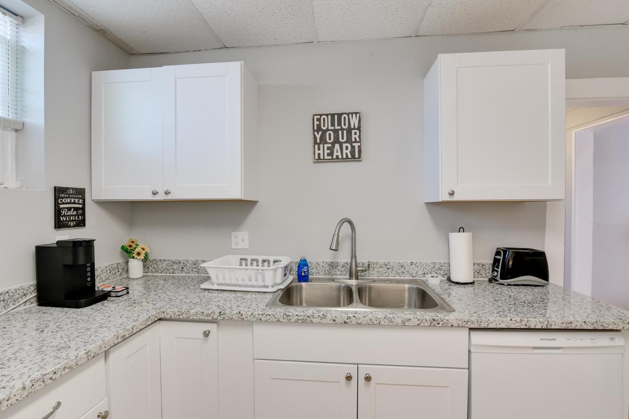 Beautiful Galveston Apt With Deck Less Than 3 Mi To Dtwn! Kültér fotó